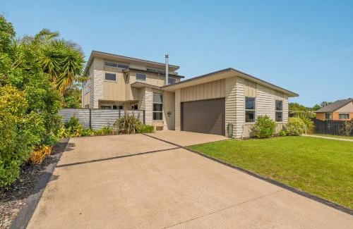 Whitianga House | Acacia Cote - Whitianga Holiday Home
