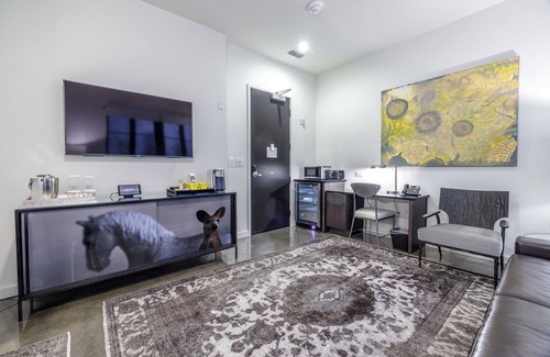 West End Hotel | Accessible King Studio | 121 Hotel by AvantStay