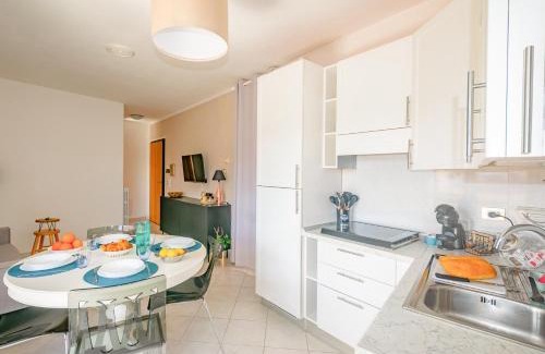 La Maddalena Apartment | Accogliente Bilocale Centrale, Terrazza, Parking