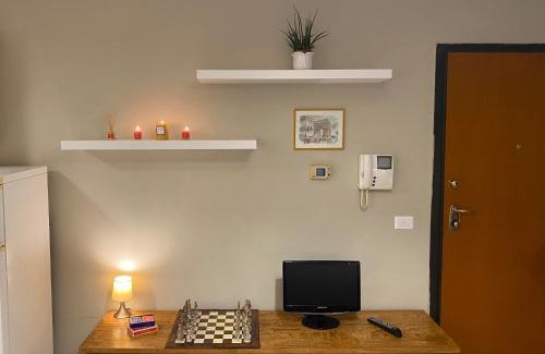 Pomezia Apartment | Accogliente monolocale con terrazzo e BBQ a Pomezia