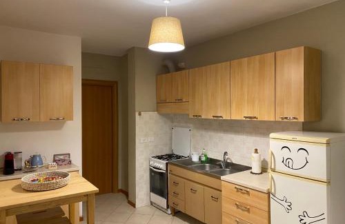 Pomezia Apartment | Accogliente monolocale con terrazzo e BBQ a Pomezia