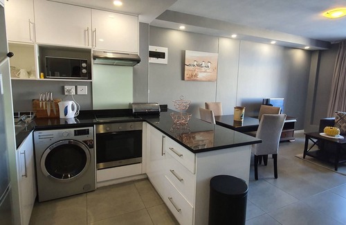 Durban Point Apartment | Accommodation Front - Fantastic 4 Sleeper Self - Catering Apartment