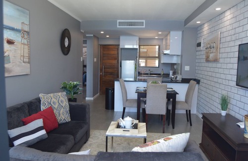 Durban Point Apartment | Accommodation Front - Fantastic 4 Sleeper Self - Catering Apartment