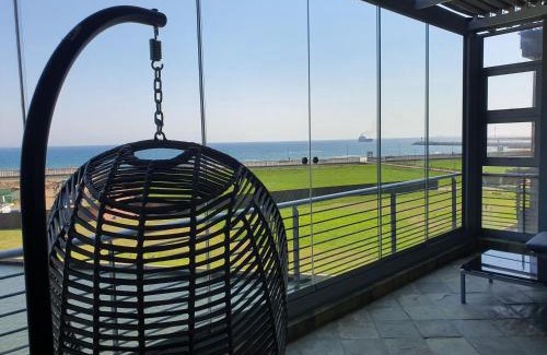 Durban Point Apartment | Accommodation Front - Gorgeous 4 Sleeper Beachfront Apartment