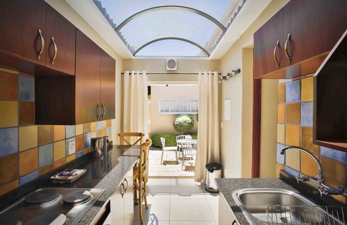 Centurion Apartment | Accommodation @ Van's