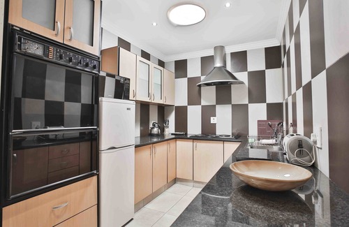 Centurion Apartment | Accommodation @ Van's