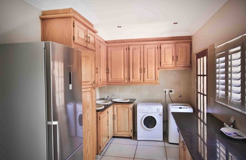 Centurion Apartment | Accommodation @ Van's