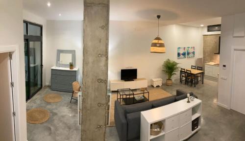 Tiro de Linea-Santa Genoveva Apartment | Acogedor apartamento en semisótano con patio y cerca de la Plaza de España