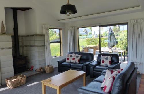 Wanaka House | acomo at Clutha - stunning views, pool & gym access