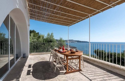 Diso House | Acqua Viva Fronte Mare SalentoSealovers with the sea on their doorstep in Castro Marina