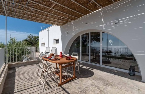 Diso House | Acqua Viva Fronte Mare SalentoSealovers with the sea on their doorstep in Castro Marina