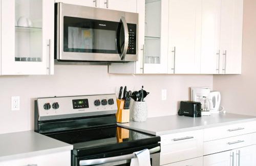 Manchester Apartment | Acrisure Field - Off Street Parking - GroupStay