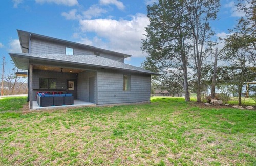 Nashville House | ADA-Accessible Dog Friendly Home with Patio, Yard Ample Parking, Great for Famil