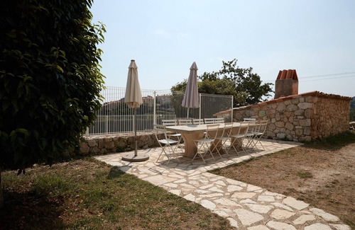 Gourdon Apartment | Adapted gîte for disabled people in a sheepfold