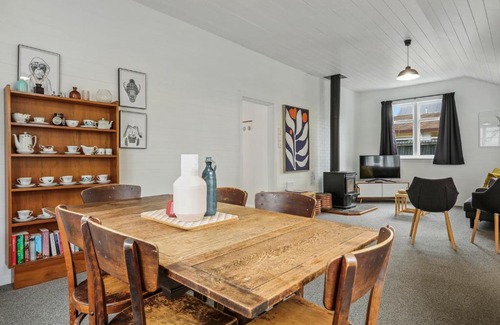 Addington House | Addington Cottage - Christchurch Holiday Home