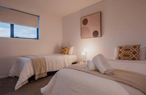 Addington House | Addington Stadium Stay - Sleeps 6