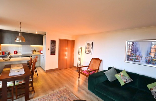 Runnymede Apartment | Addlestone Contemporary Stunning Two Bedroom Apartment