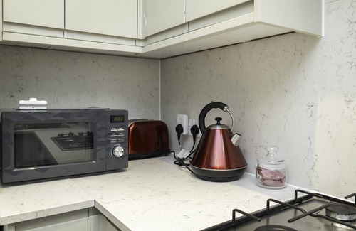 Hove Apartment | Adelles seaside retreat for holiday, contractors