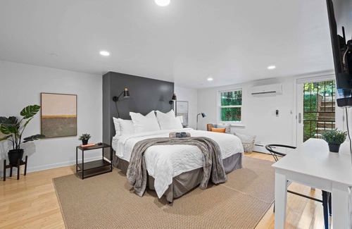 Clinton Hill Apartment | Adelphi Manor | 5BR Ft Greene w/Patio & Porch