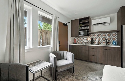 Kerns Apartment | Adelynn Studio , Walkable Kerns , Spanish Charm