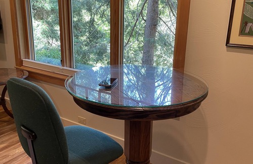 Ashland Apartment | Adjacent to Downtown Ashland and Lithia Park, Lithia Park Suite 1