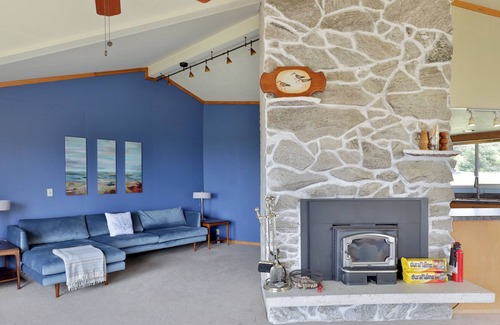 Coupeville House | Admiral's Nest - Dog Friendly