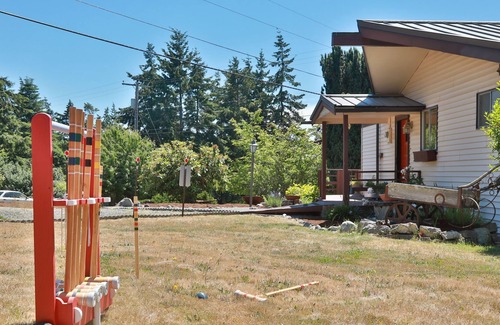 Coupeville House | Admiral's Nest - Dog Friendly