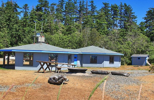 Coupeville House | Admiral's Nest - Dog Friendly