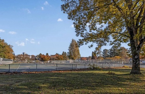 Kitsilano Apartment | Adorable 1-Bedroom Apartment on Kitsilano Beach