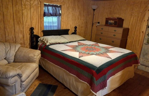 Cherokee County House | Adorable 1 bedroom Honey House