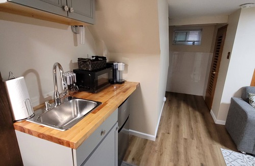Rochdale Apartment | Adorable 2-bed 1-bath w/Wifi & Free Parking Close to JFK