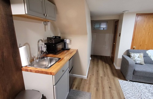 Rochdale Apartment | Adorable 2-bed 1-bath w/Wifi & Free Parking Close to JFK