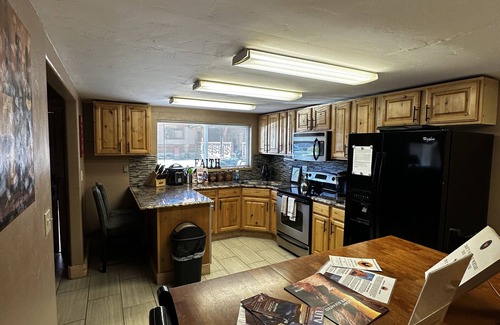 Loa House | Adorable 2 Bedroom Guest House with a Kids Loft