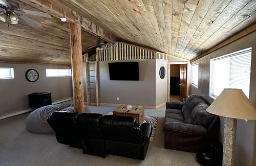 Loa House | Adorable 2 Bedroom Guest House with a Kids Loft