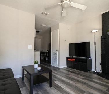 Southside House | Adorable 2bed1bath Unit Sleeps 4 Close To Town Center Downtown Beach Mayo Clinic