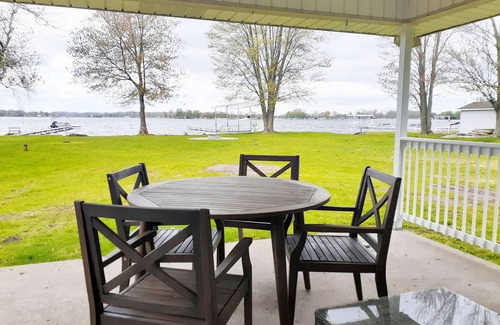 Warsaw House | Adorable Chapman Lake Front Home