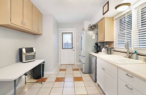 Manhattan House | Adorable & Charming Single-Family Home!