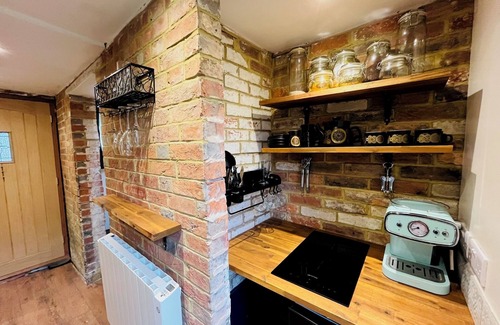 Heathfield Cottage | Adorable cosy country cottage in beautiful English Countryside