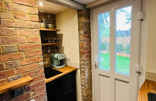 Heathfield Cottage | Adorable cosy country cottage in beautiful English Countryside