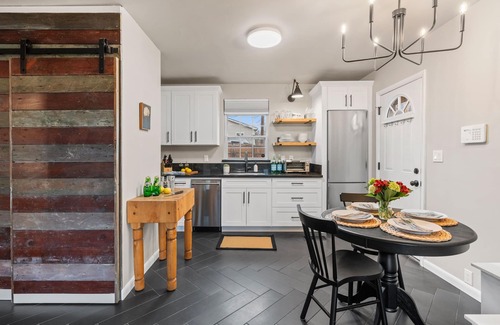 Franklin Cottage | Adorable cottage in Franklin l Detached home l Pet friendly l Close to town