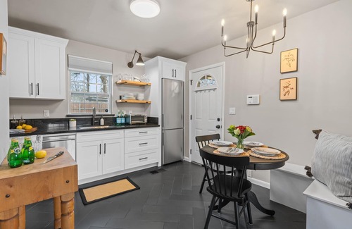 Franklin Cottage | Adorable cottage in Franklin l Detached home l Pet friendly l Close to town