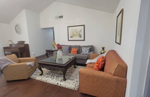 El Paso Apartment | Adorable Cottage Rented by Room 1