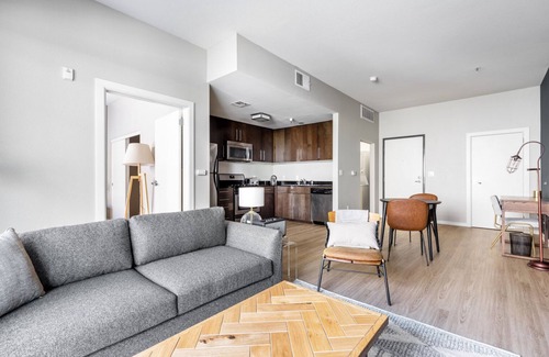 Palms Apartment | Adorable Culver City 1BR w/W/D, Gym, Pool, Walk to Shops, by Blueground