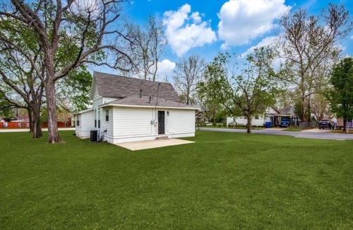 Aubrey House | Adorable Downtown Aubrey Home - Sleeps 7