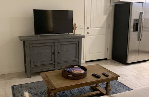 Desert View Village Cottage | Adorable Guest House