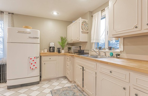 Kingston House | Adorable Kingston Cottage in the Heart of the Roundout Historic Area Downtown.