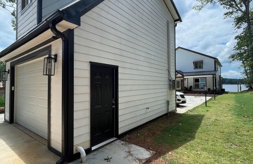 Waterloo Apartment | Adorable Lake front studio apartment