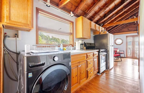 Hopatcong House | Adorable Lakefront 1 bd guest house