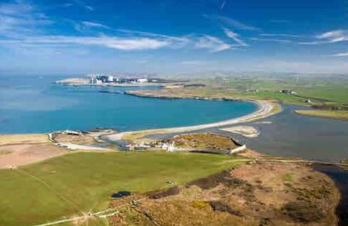 Amlwch Apartment | Adorable private couples retreat with hot tub