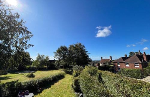 Heathfield House | Adorable quirky country cottage